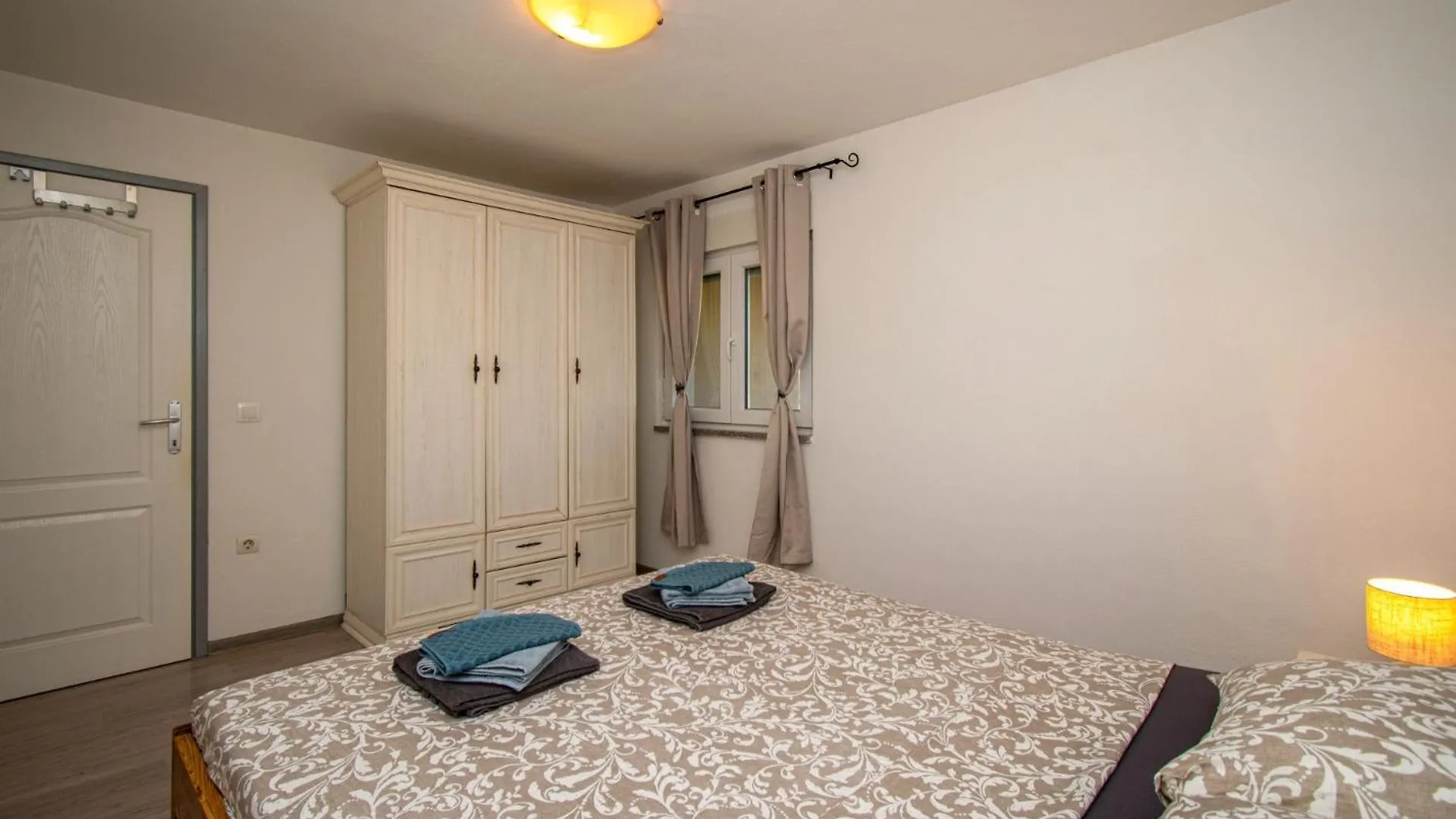 Villa Holiday Home Enard With Jacuzzi Valtura