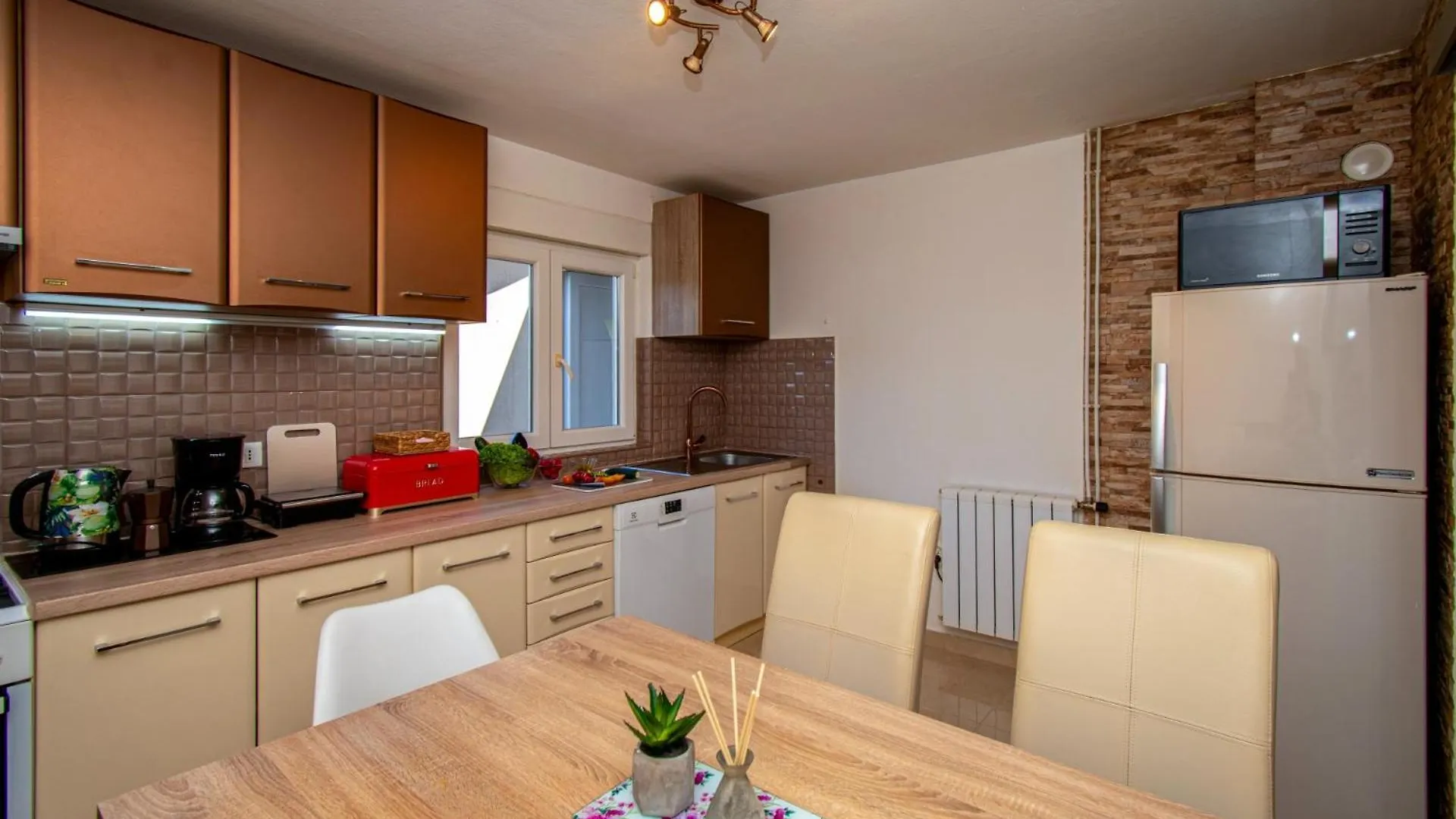 Holiday Home Enard With Jacuzzi Valtura