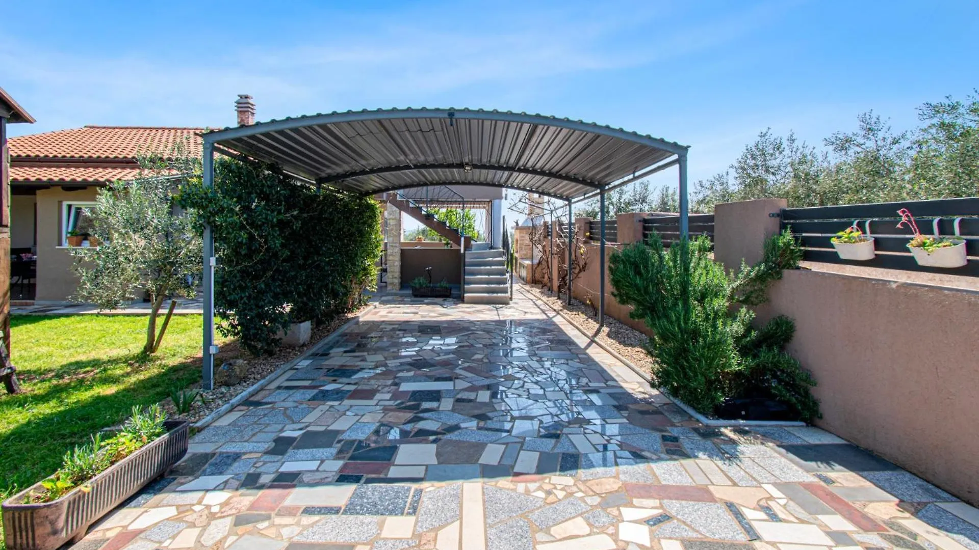 Villa Holiday Home Enard With Jacuzzi Valtura